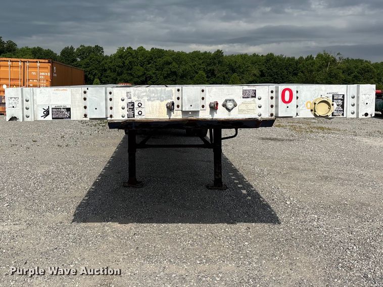 image for item DV4358 1997 Wilson flatbed trailer