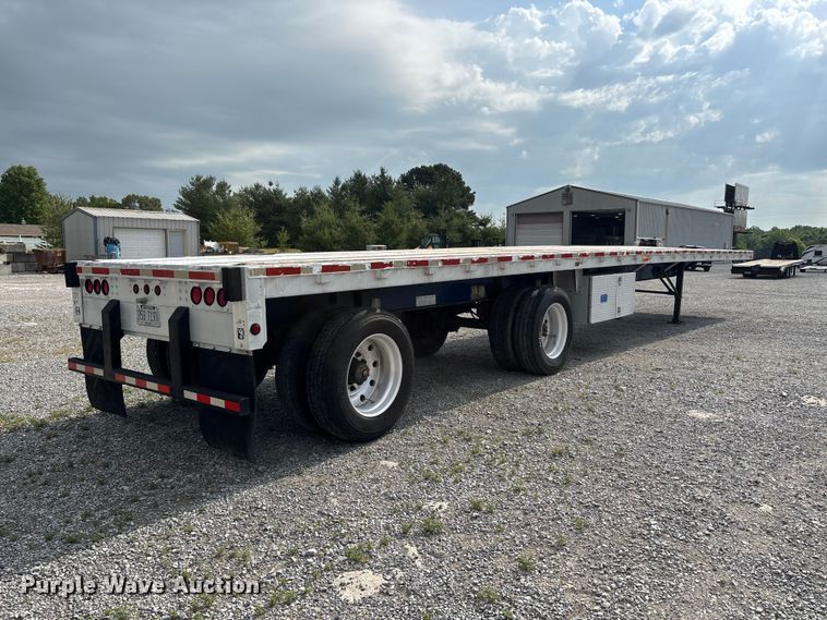 image for item DV4358 1997 Wilson flatbed trailer