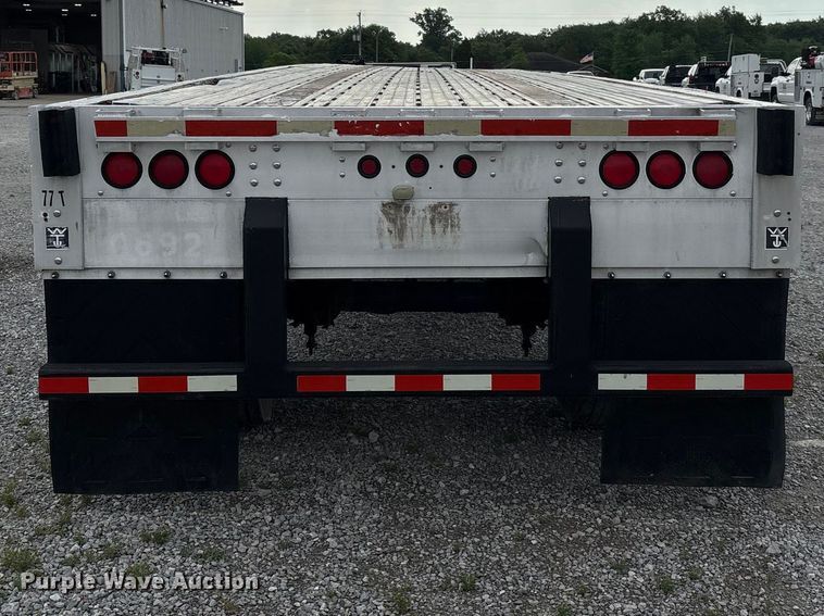 image for item DV4358 1997 Wilson flatbed trailer