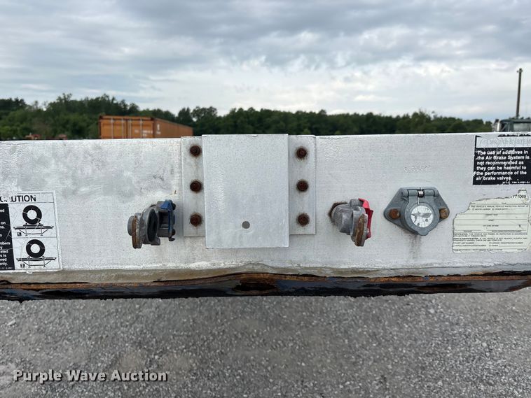 image for item DV4358 1997 Wilson flatbed trailer