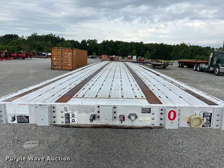image for item DV4358 1997 Wilson flatbed trailer