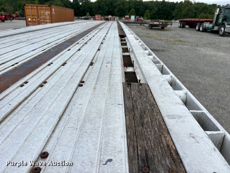 image for item DV4358 1997 Wilson flatbed trailer