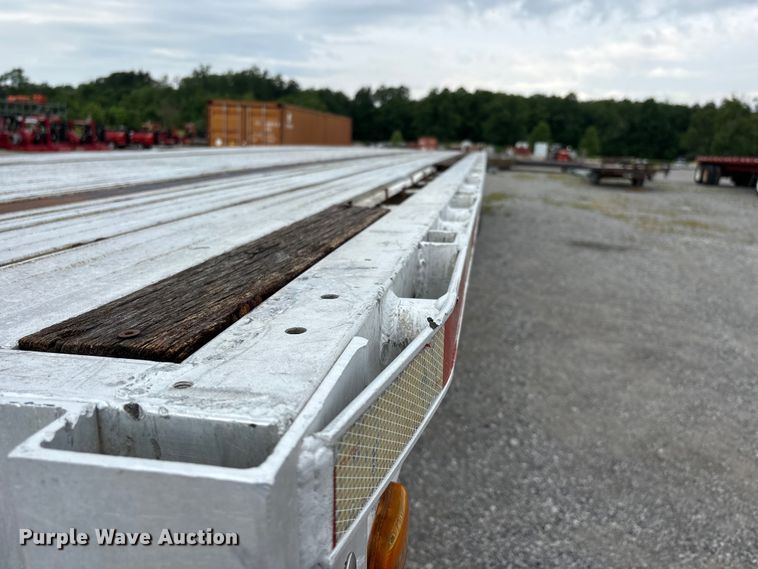 image for item DV4358 1997 Wilson flatbed trailer