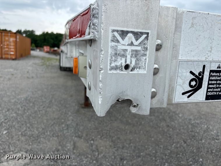image for item DV4358 1997 Wilson flatbed trailer