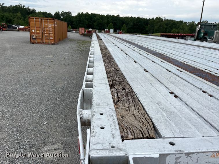 image for item DV4358 1997 Wilson flatbed trailer