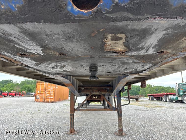 image for item DV4358 1997 Wilson flatbed trailer