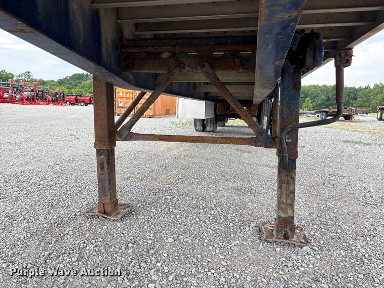 image for item DV4358 1997 Wilson flatbed trailer