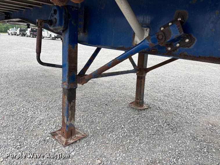 image for item DV4358 1997 Wilson flatbed trailer