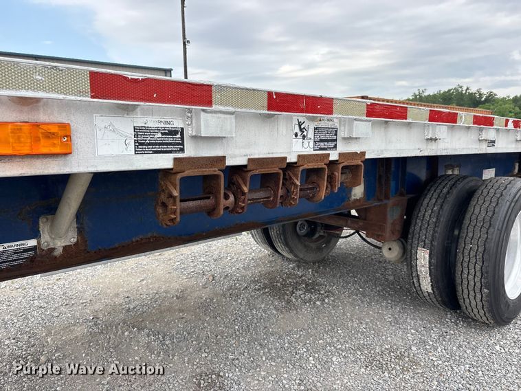 image for item DV4358 1997 Wilson flatbed trailer