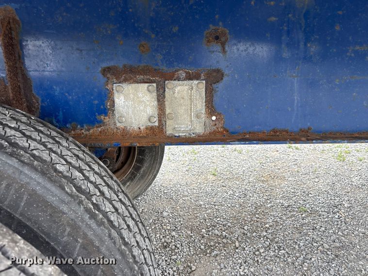 image for item DV4358 1997 Wilson flatbed trailer