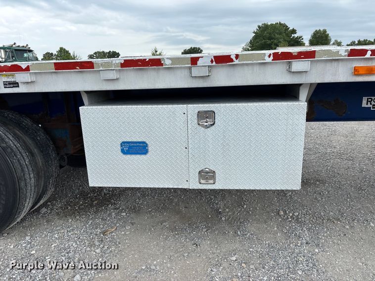 image for item DV4358 1997 Wilson flatbed trailer