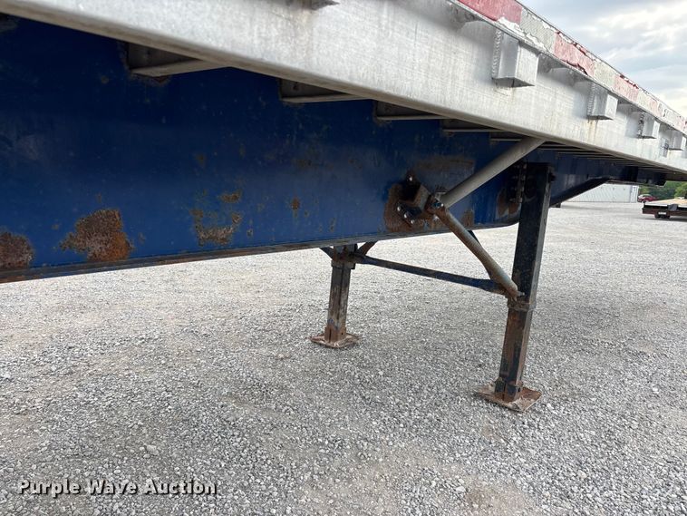 image for item DV4358 1997 Wilson flatbed trailer
