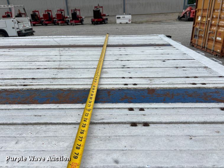 image for item DV4358 1997 Wilson flatbed trailer