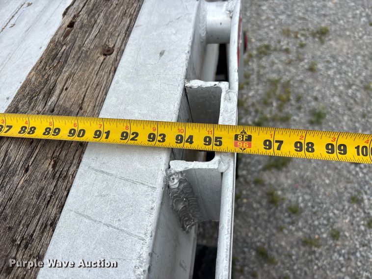 image for item DV4358 1997 Wilson flatbed trailer