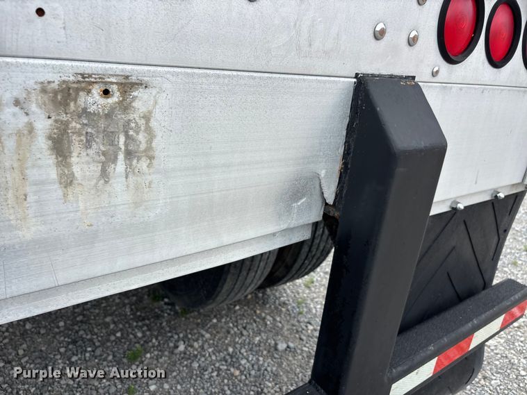 image for item DV4358 1997 Wilson flatbed trailer