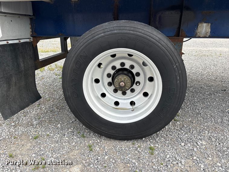 image for item DV4358 1997 Wilson flatbed trailer