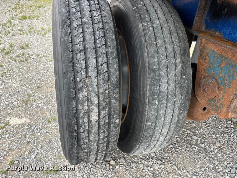 image for item DV4358 1997 Wilson flatbed trailer