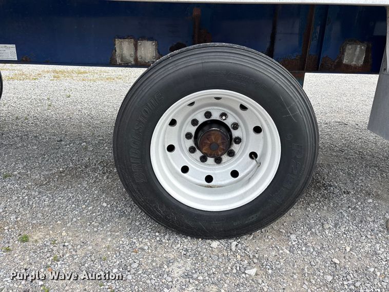 image for item DV4358 1997 Wilson flatbed trailer