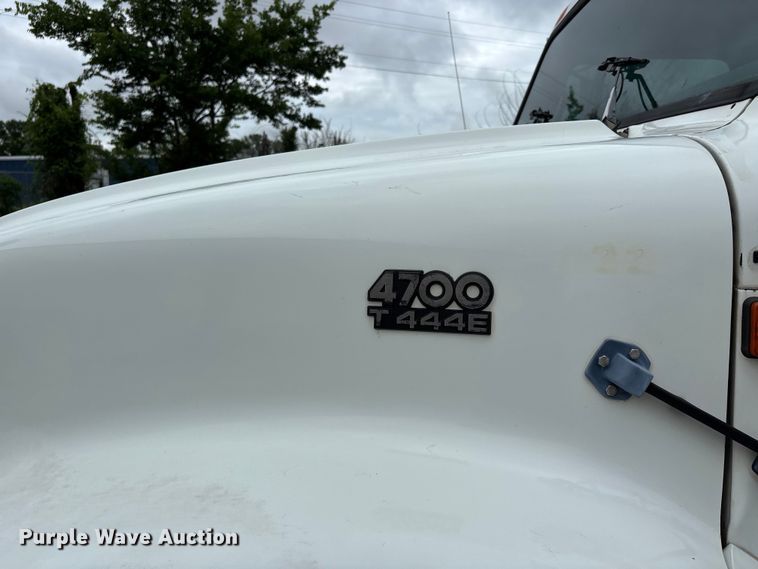 image for item DV4361 1998 International 4700 flatbed truck