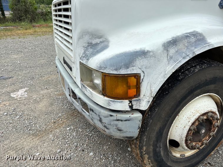image for item DV4361 1998 International 4700 flatbed truck
