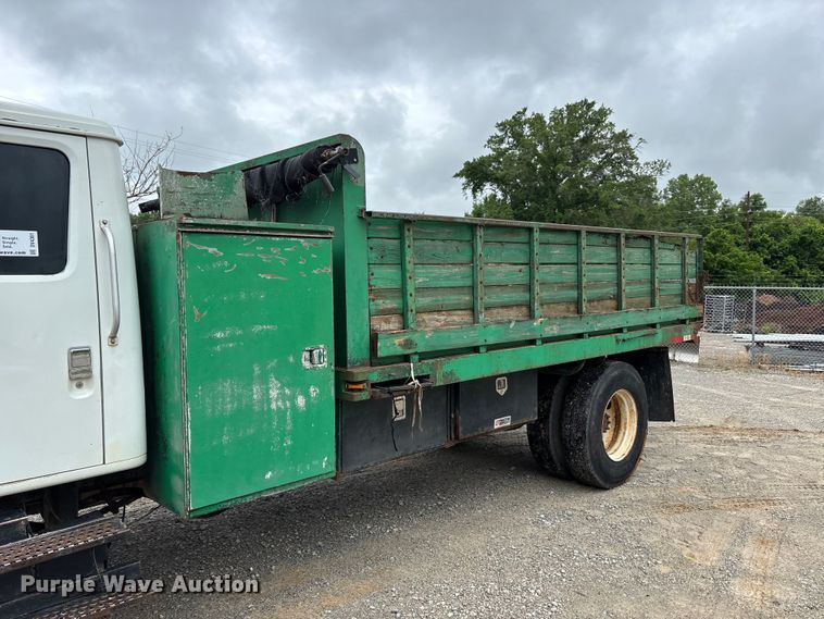 image for item DV4361 1998 International 4700 flatbed truck
