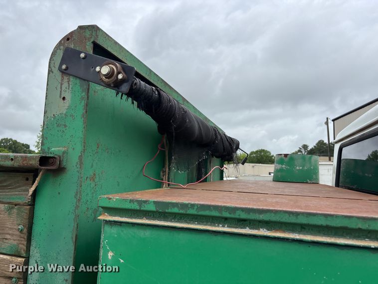image for item DV4361 1998 International 4700 flatbed truck