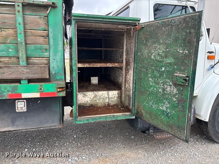 image for item DV4361 1998 International 4700 flatbed truck