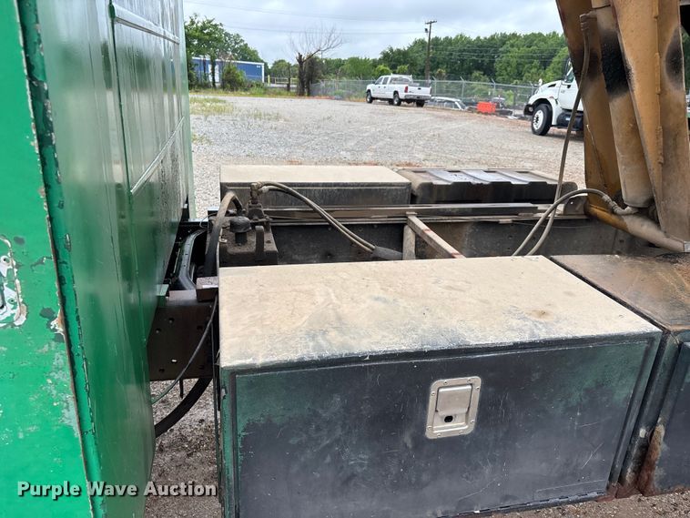 image for item DV4361 1998 International 4700 flatbed truck
