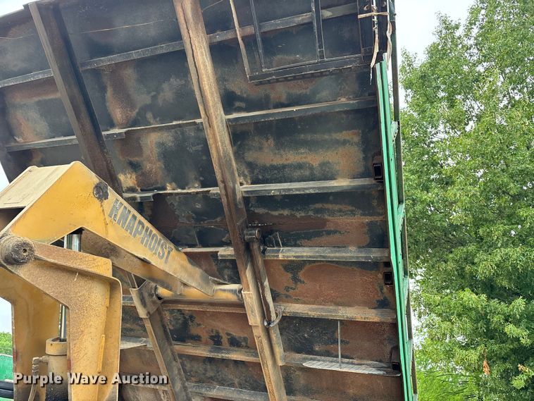 image for item DV4361 1998 International 4700 flatbed truck