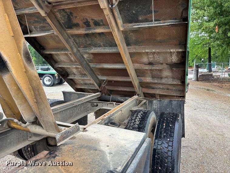 image for item DV4361 1998 International 4700 flatbed truck