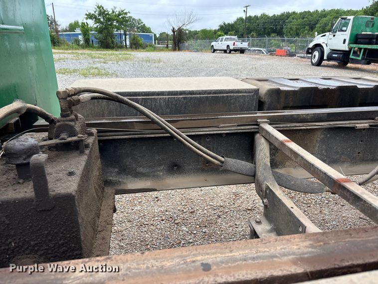 image for item DV4361 1998 International 4700 flatbed truck