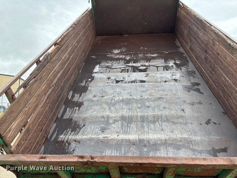 image for item DV4361 1998 International 4700 flatbed truck