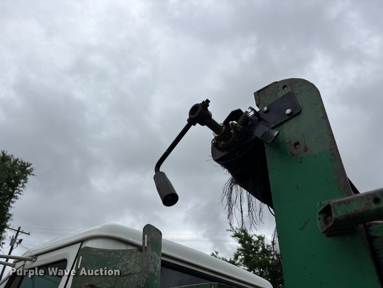 image for item DV4361 1998 International 4700 flatbed truck