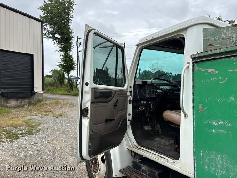 image for item DV4361 1998 International 4700 flatbed truck
