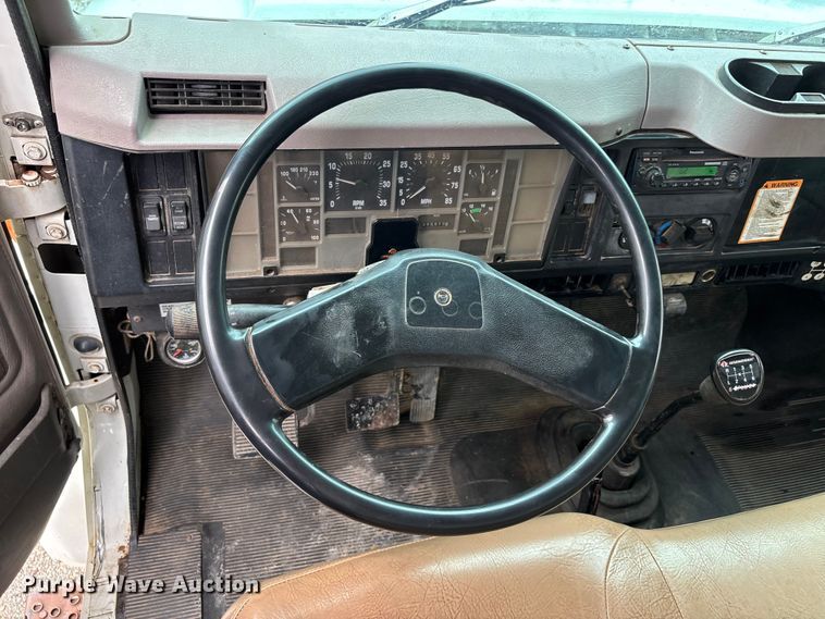 image for item DV4361 1998 International 4700 flatbed truck