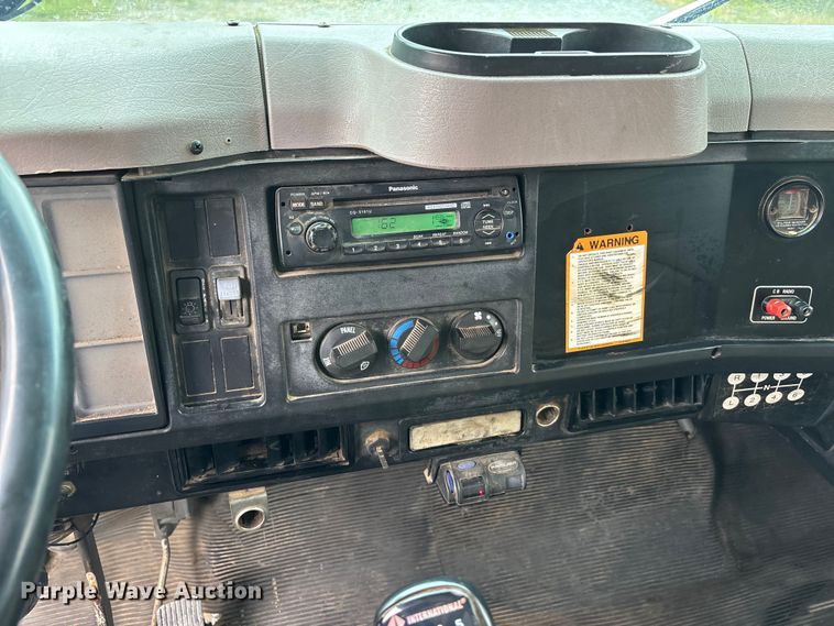 image for item DV4361 1998 International 4700 flatbed truck