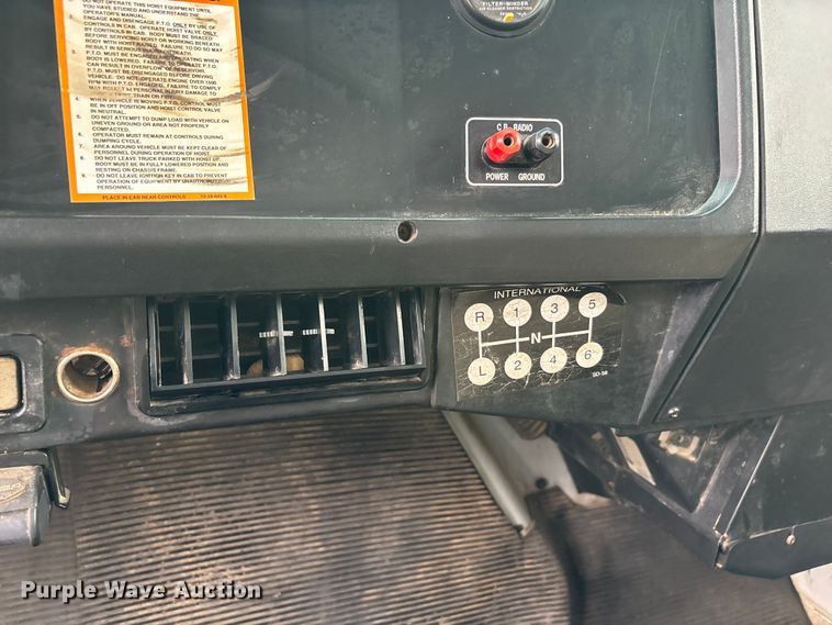 image for item DV4361 1998 International 4700 flatbed truck