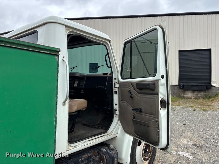 image for item DV4361 1998 International 4700 flatbed truck