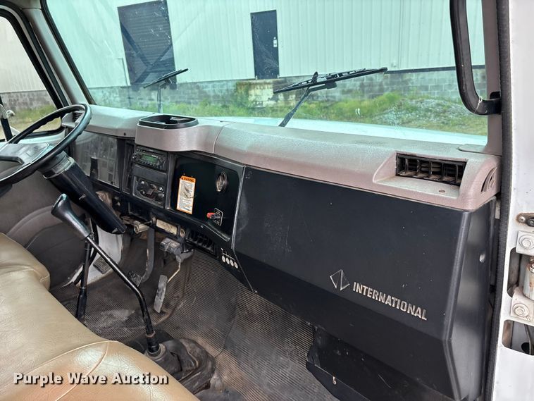 image for item DV4361 1998 International 4700 flatbed truck
