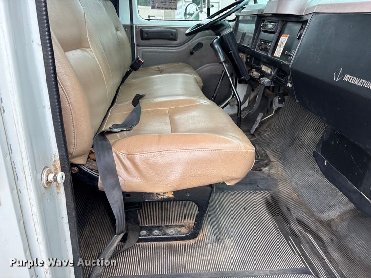 image for item DV4361 1998 International 4700 flatbed truck