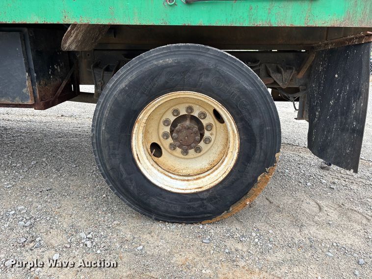 image for item DV4361 1998 International 4700 flatbed truck