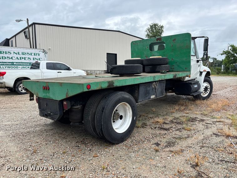 image for item DV4362 2002 International 4300 flatbed truck