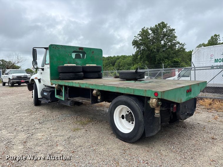 image for item DV4362 2002 International 4300 flatbed truck