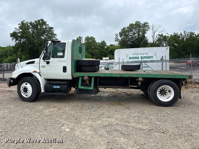 image for item DV4362 2002 International 4300 flatbed truck