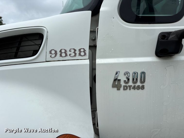 image for item DV4362 2002 International 4300 flatbed truck