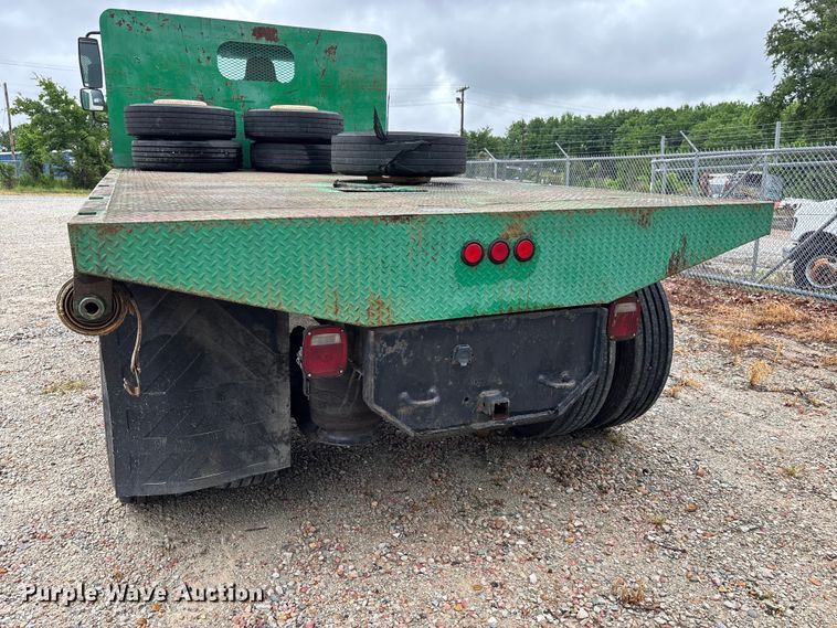 image for item DV4362 2002 International 4300 flatbed truck