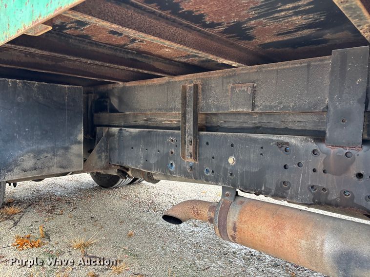 image for item DV4362 2002 International 4300 flatbed truck