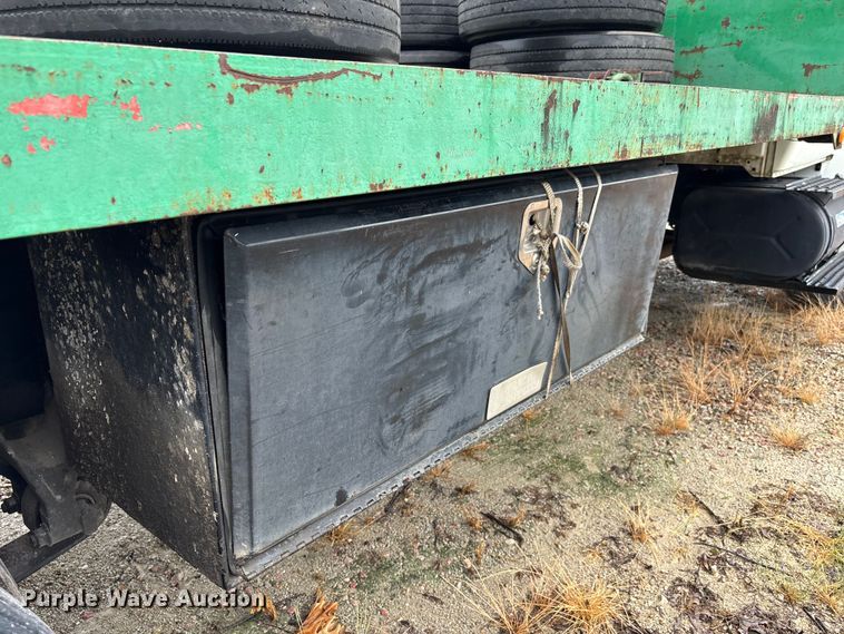 image for item DV4362 2002 International 4300 flatbed truck
