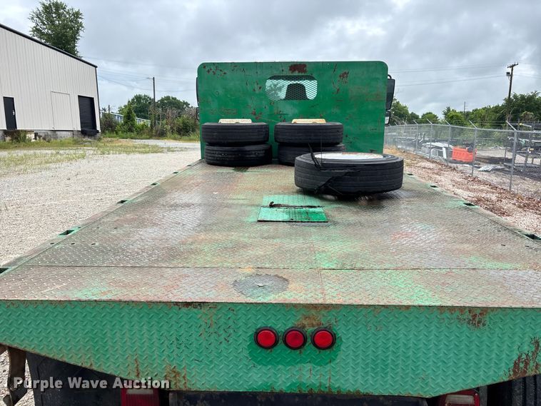 image for item DV4362 2002 International 4300 flatbed truck