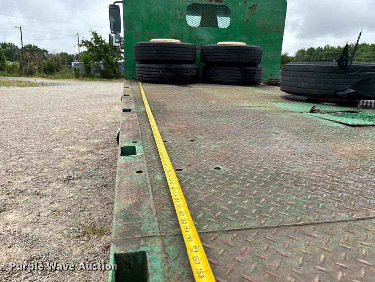 image for item DV4362 2002 International 4300 flatbed truck